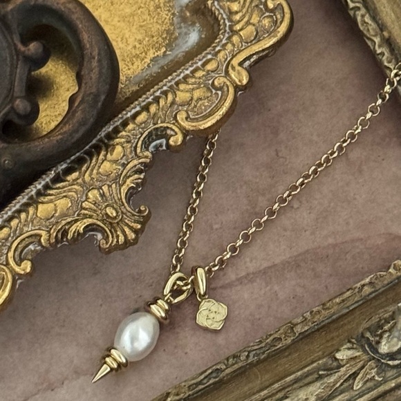 Kendra Scott Jewelry - KENDRA SCOTT • Gold Demi Charm White Baroque Pearl Necklace